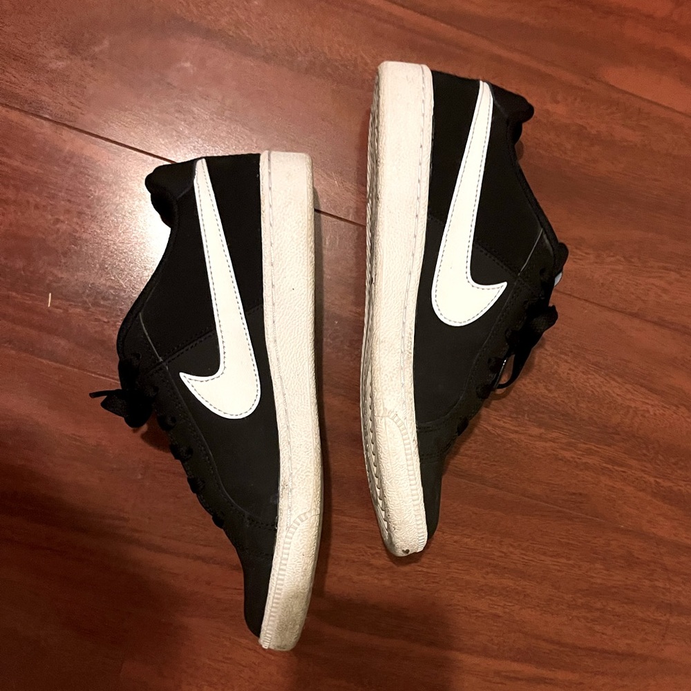 Nike Court Royale Tennis Shoes
